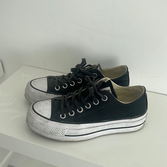 Low top black and white platform converse - Picture 1 of 2